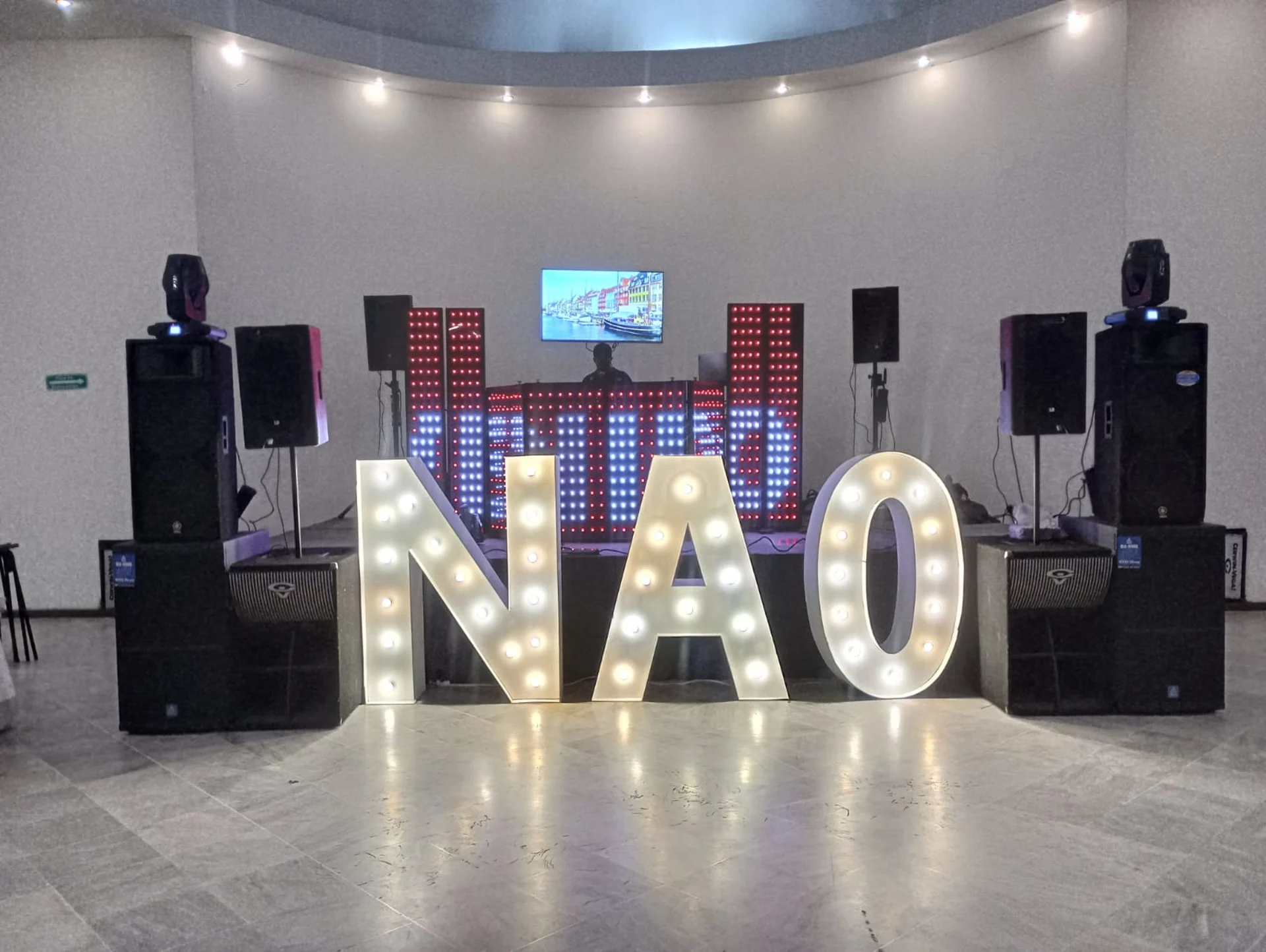 Producción de evento con sonido, DJ y luces
